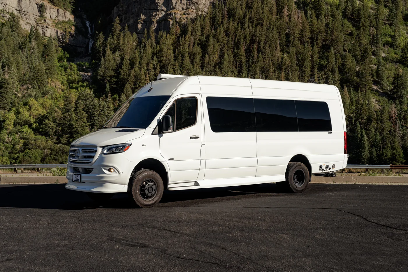 Mercedes-Benz Sprinter Midwest Automotive S6 AWD - View 3