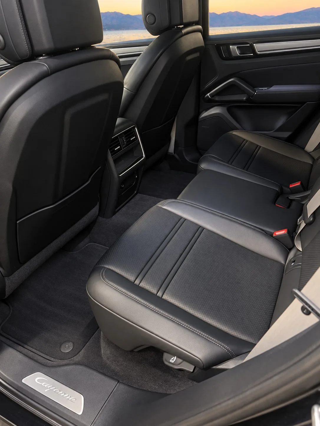 Porsche Cayenne - View 8