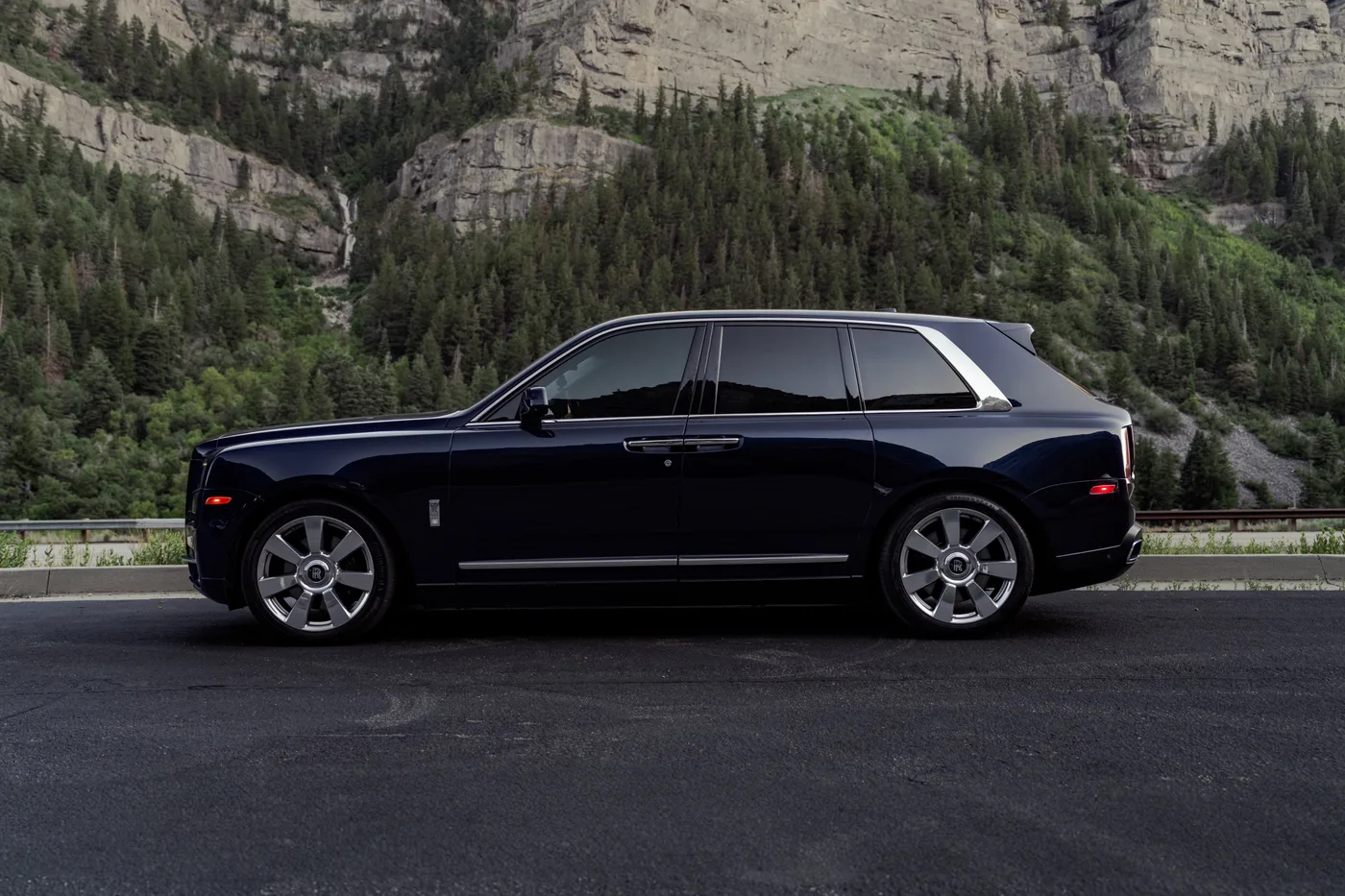 Rolls Royce Cullinan - View 4