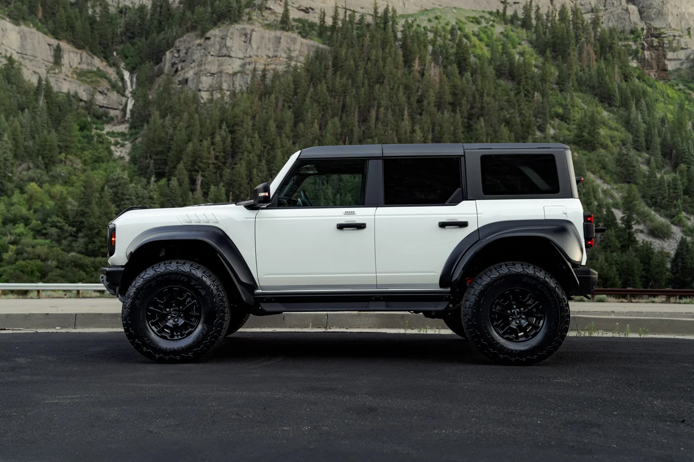 Ford Bronco Raptor - View 6
