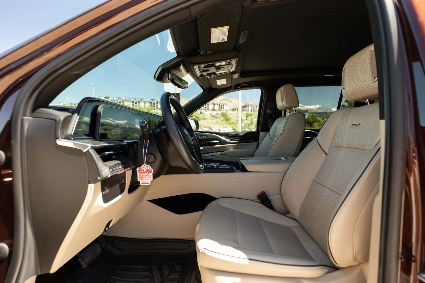 Cadillac Escalade - View 4
