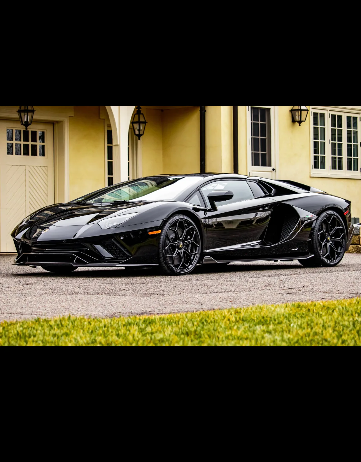2022 Lamborghini Aventador Ultimae Roadster