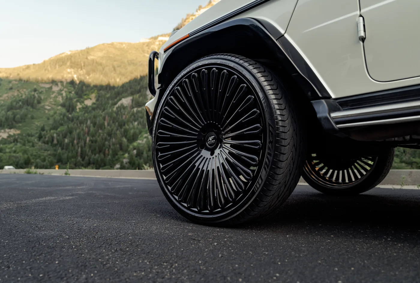 Mercedes-Benz G-Wagon G550 AWD - View 7
