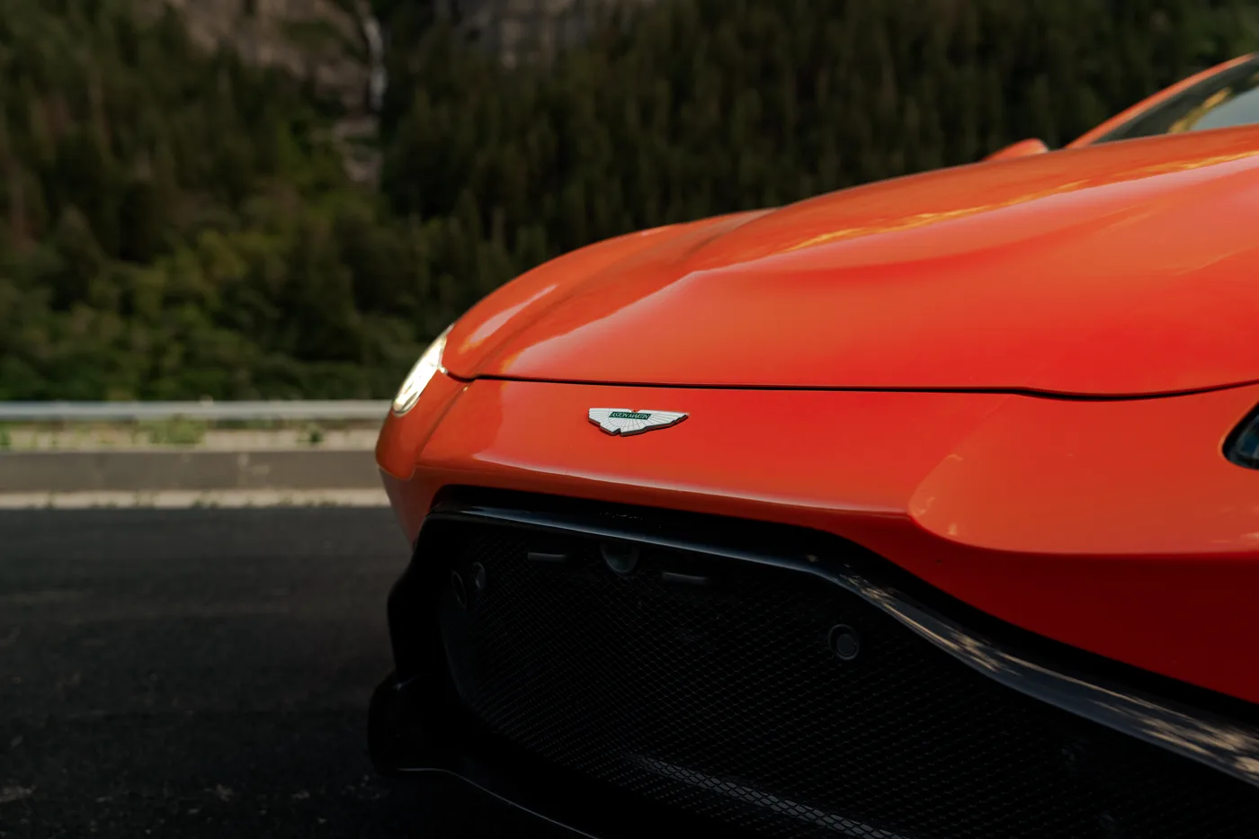 Aston Martin Vantage - View 2