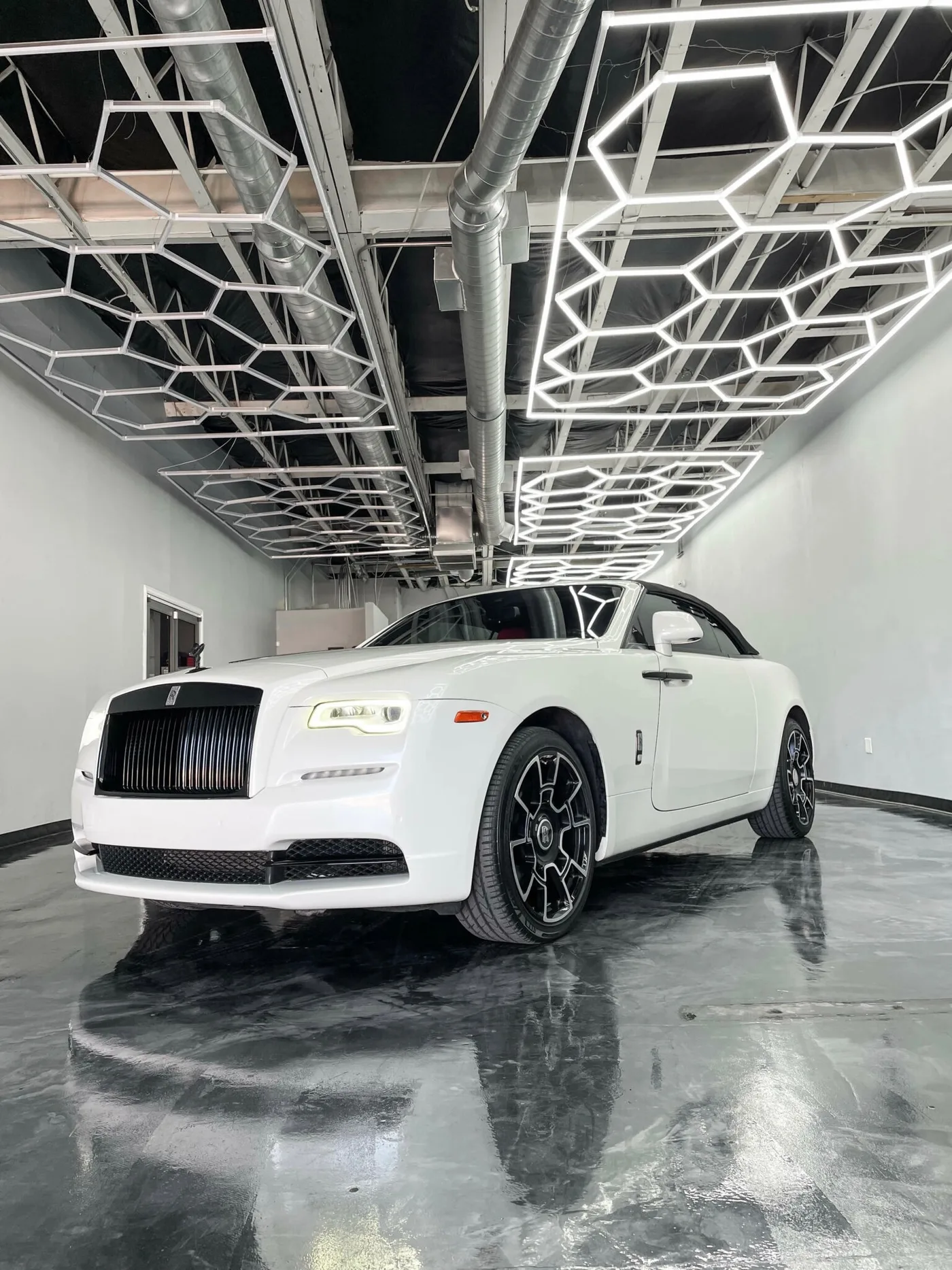 Rolls Royce Dawn White - View 3