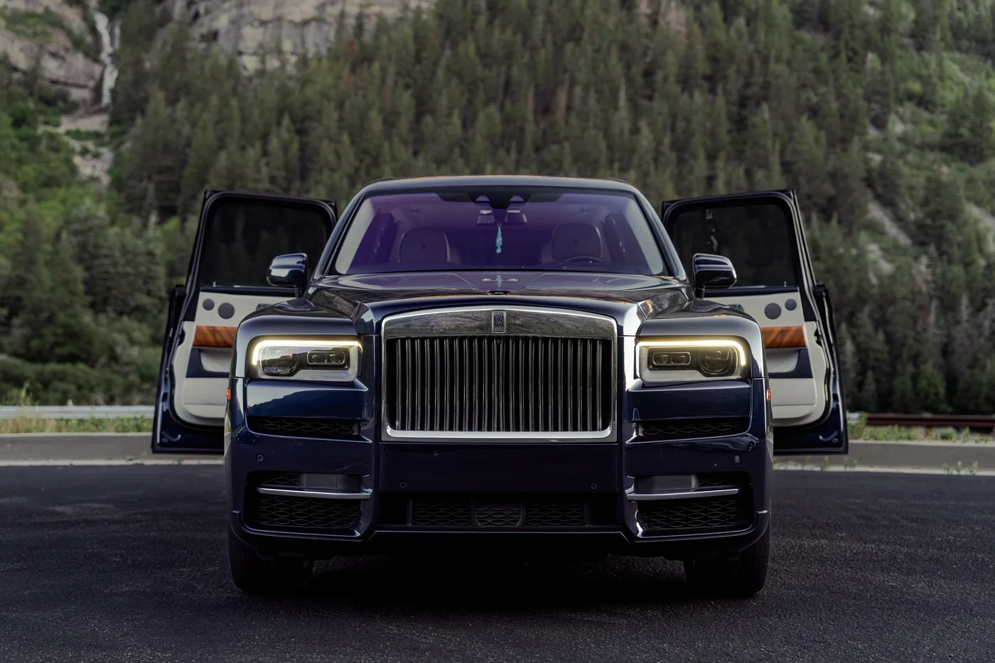Rolls Royce Cullinan - View 6