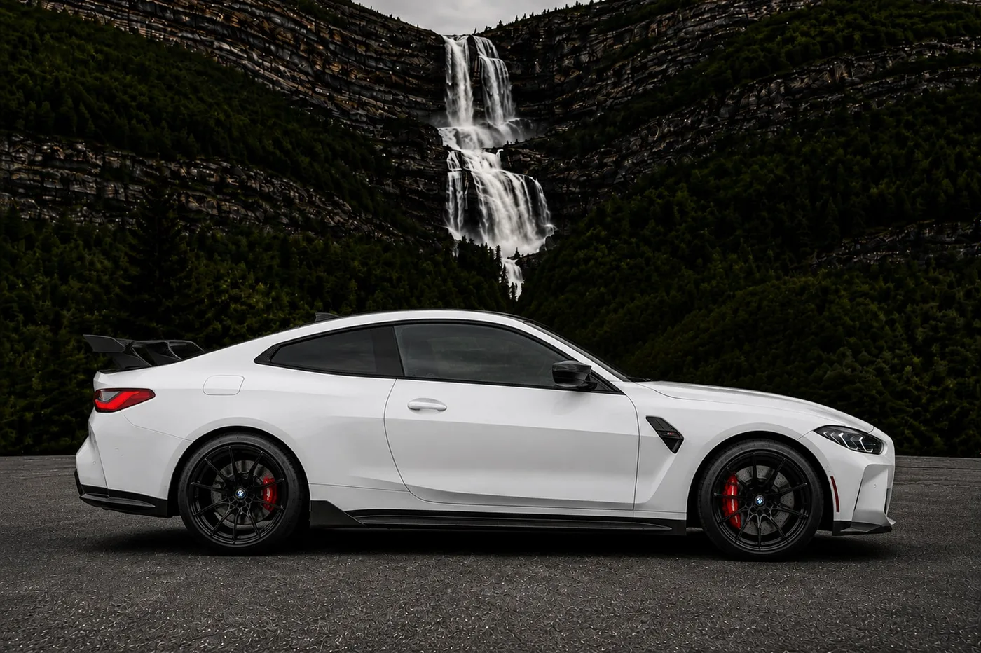 BMW M4 Competition X Drive - View 4
