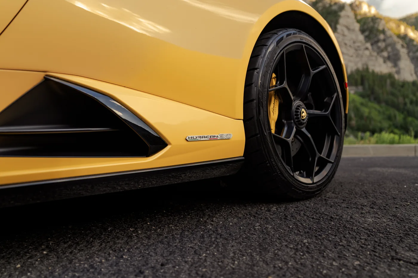 Lamborghini Huracan Evo AWD Spyder - View 4