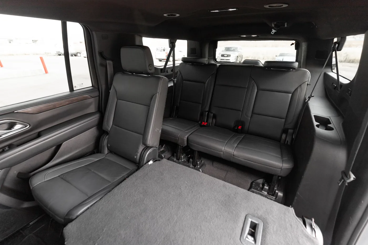 Chevrolet Suburban 8-Seater - View 4