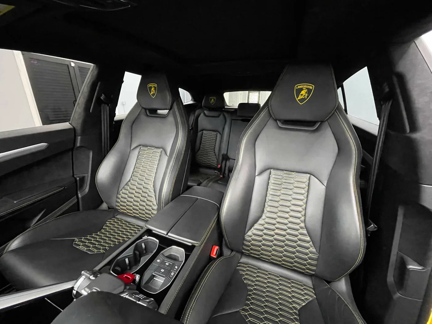 Urus Yellow - View 7