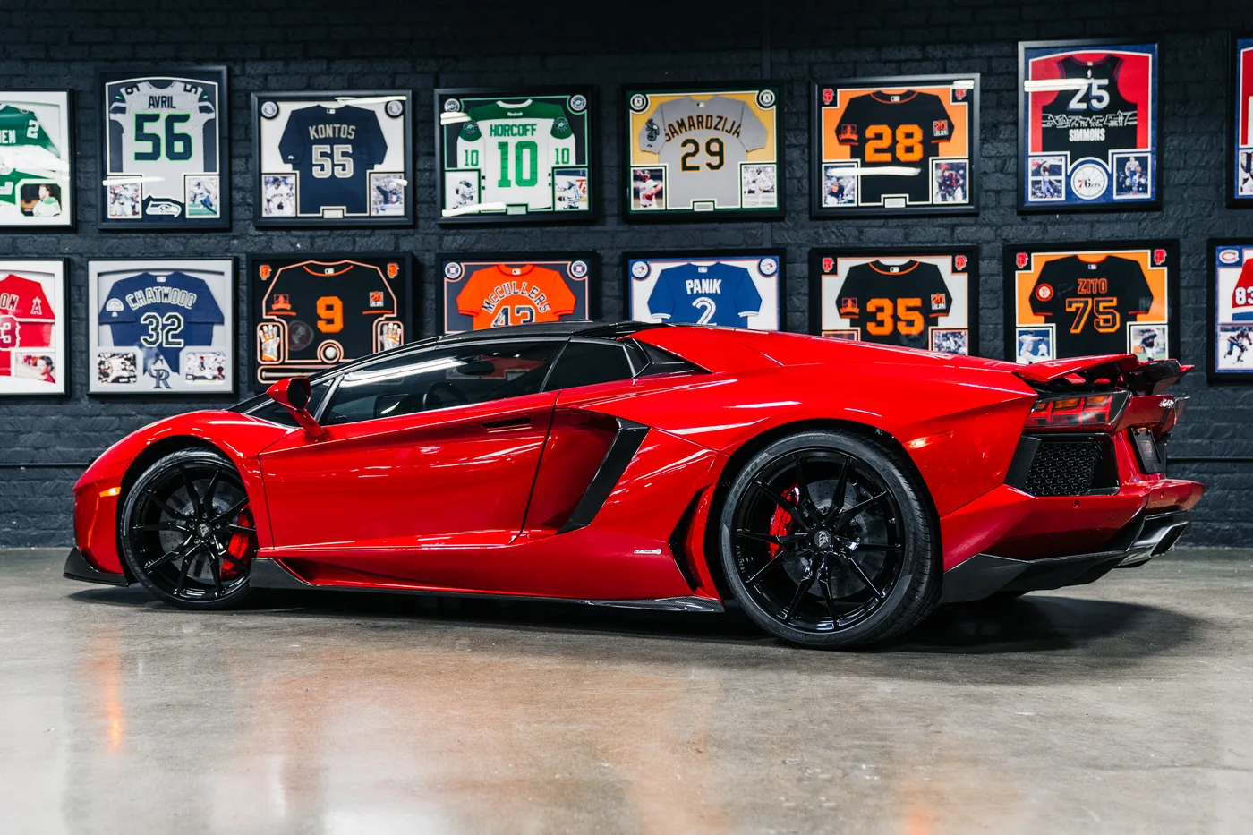 2015 Lamborghini Aventador LP700-4 Roadster - View 6