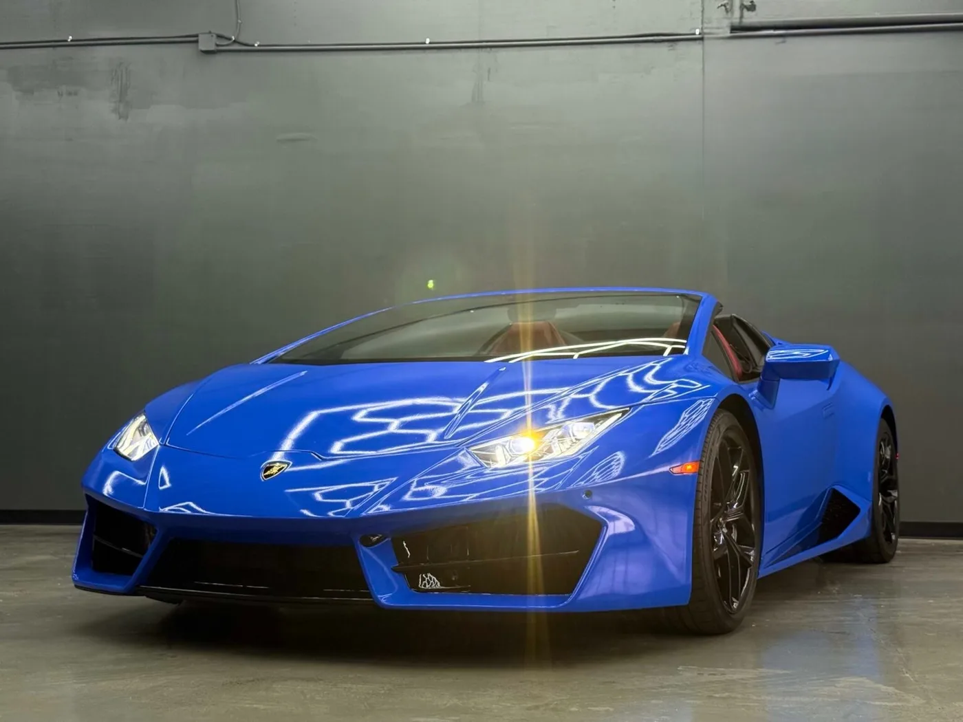 Lamborghini Huracan Spider - View 2
