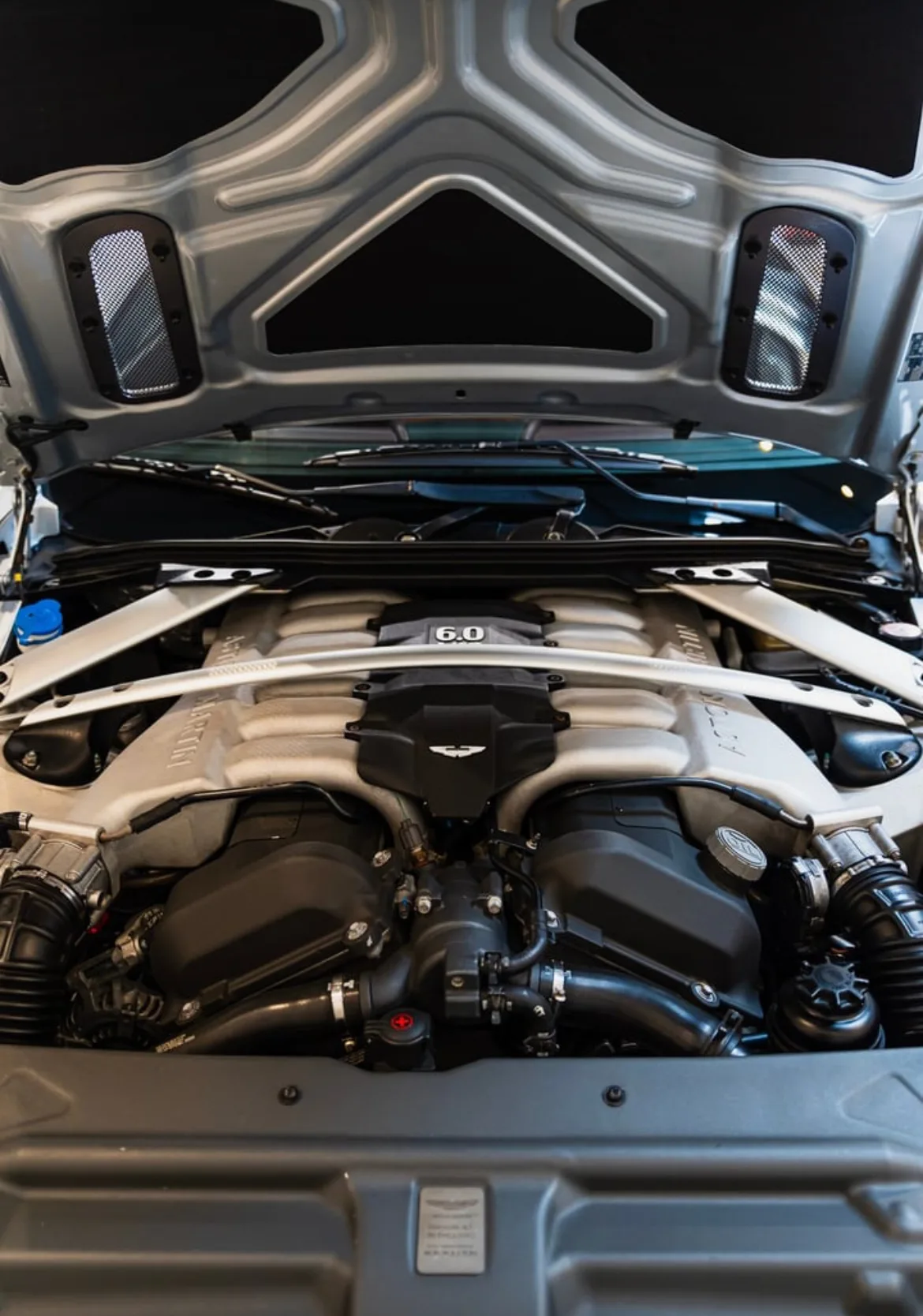 2005 Aston Martin DB9 Base - View 9
