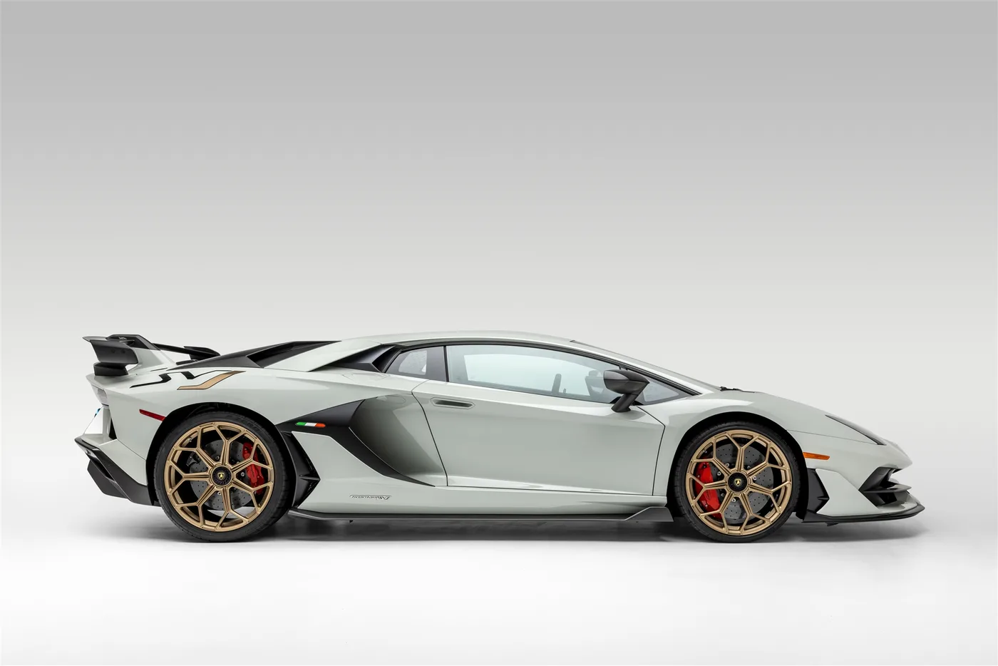 2020 Lamborghini Aventador SVJ - View 9