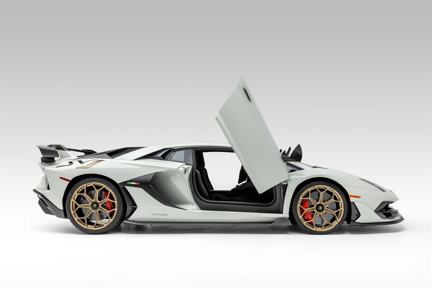 2020 Lamborghini Aventador SVJ - View 10