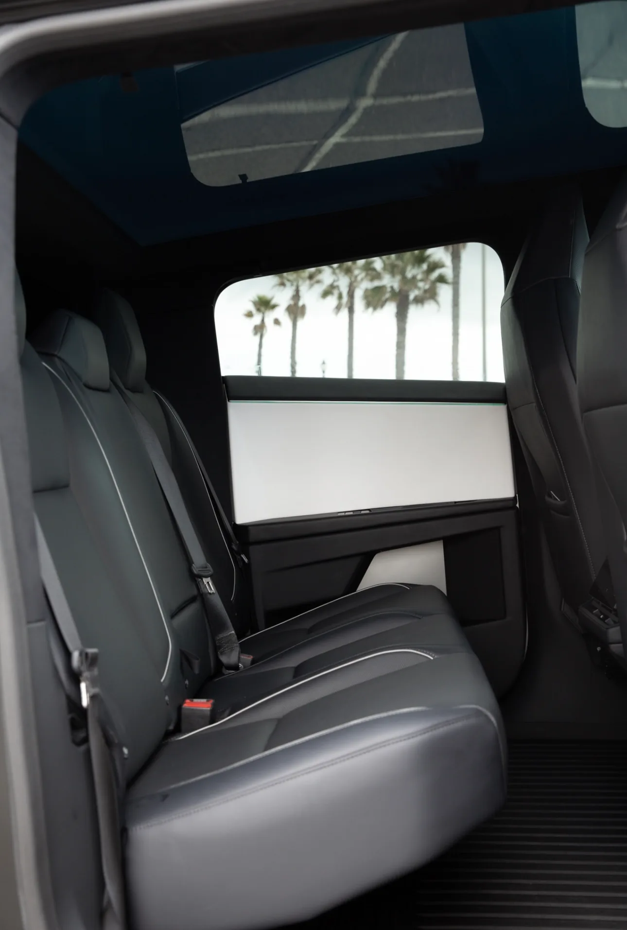 Tesla Cybertruck - View 8