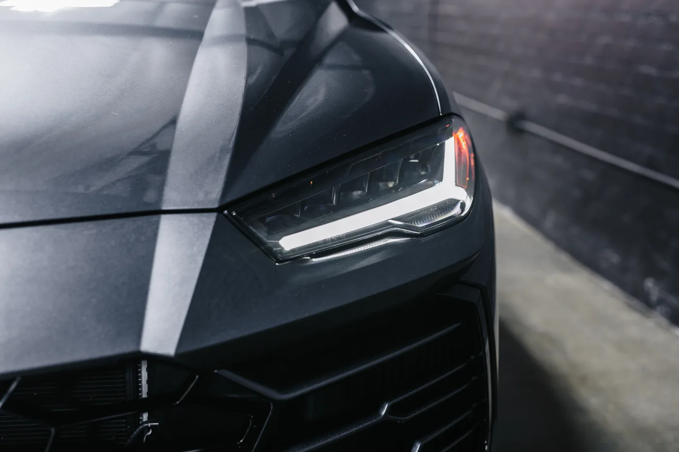 2019 Lamborghini Urus Base - View 9