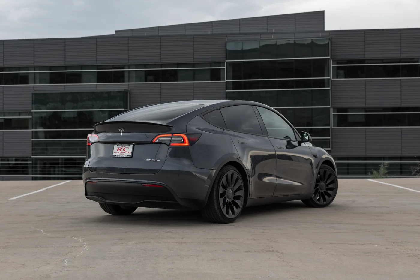 Tesla Model Y - View 3